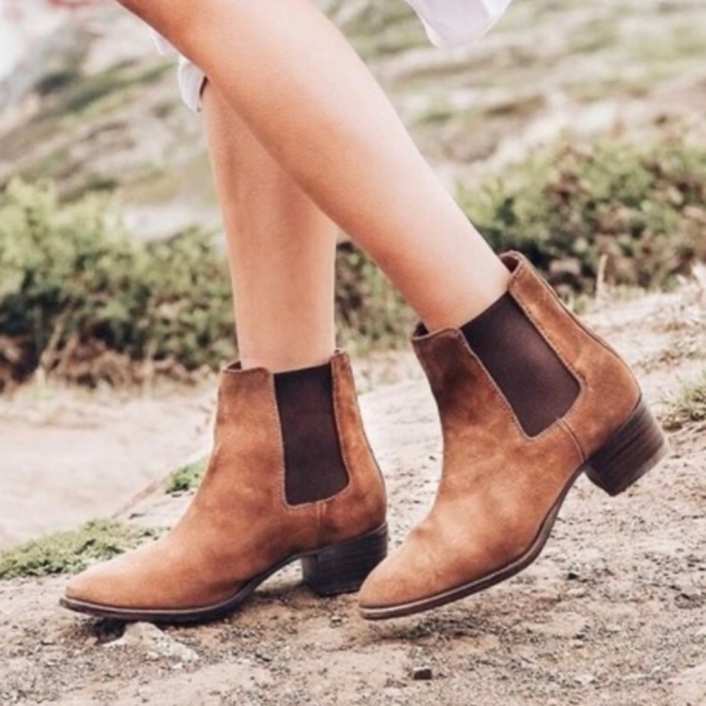 Frye Dara Genuine Leather Brown Oiled Suede Chelsea Low Heel Ankle Boots 8.5